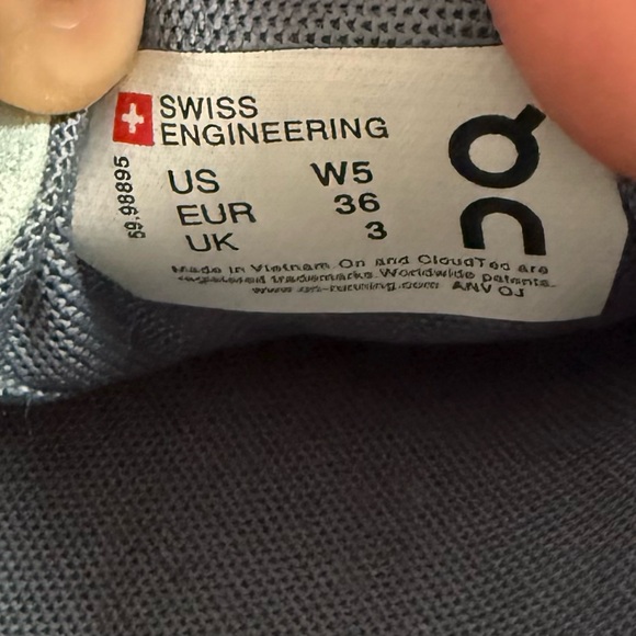 ON Cloud 5 Running Shoes - Picture 6 of 6